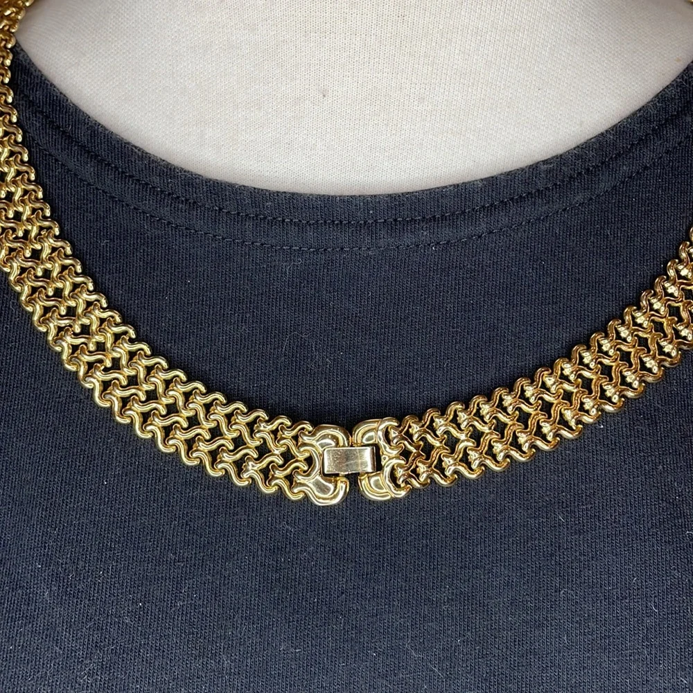 Gold tone necklace and gift box